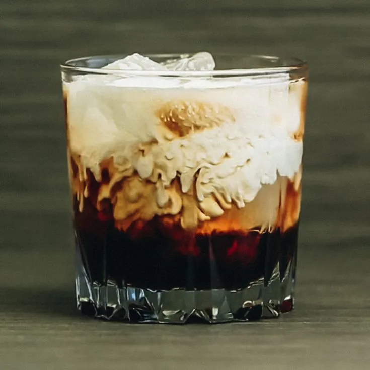 Tenton 'World Cocktail Day' White Russian small medium (OO50)